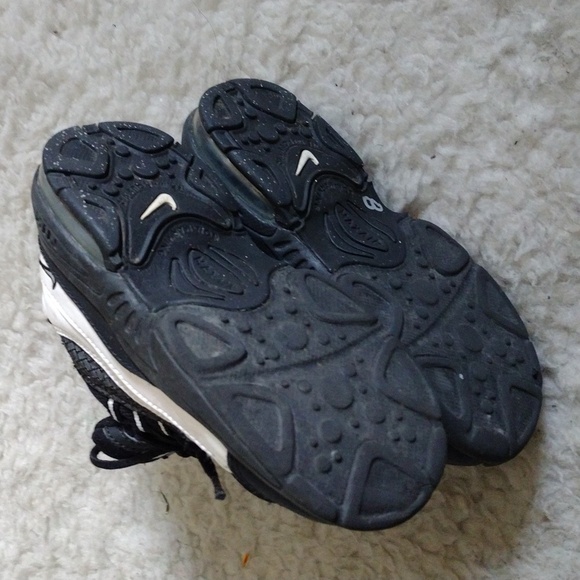 Nike Air Max 95 Kids Black and White Sneakers - Picture 3 of 5